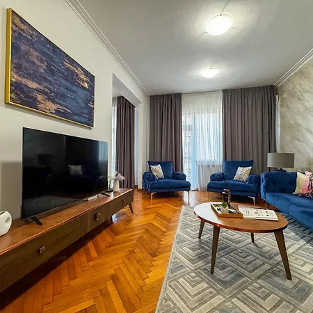 Athenaeum Apartment *