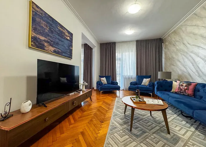 Athenaeum Apartment *